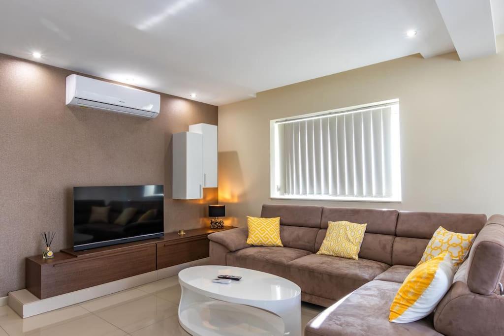 Modern 3 Bedroom Apartment Close To Paceville And Beach Is-Swieqi Exteriör bild